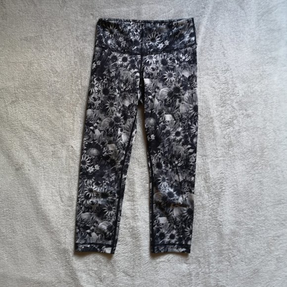 Lululemon Wunder Under Crop | Size 2 - Picture 2 of 8